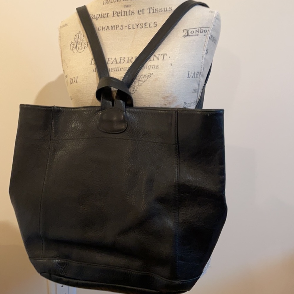 Ellington black knapsack leather bag.